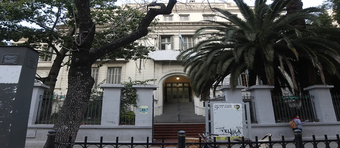 Fachada de Escuela Normal Superior N.º 4 D.E. 8 «Estanislao S Zeballos»