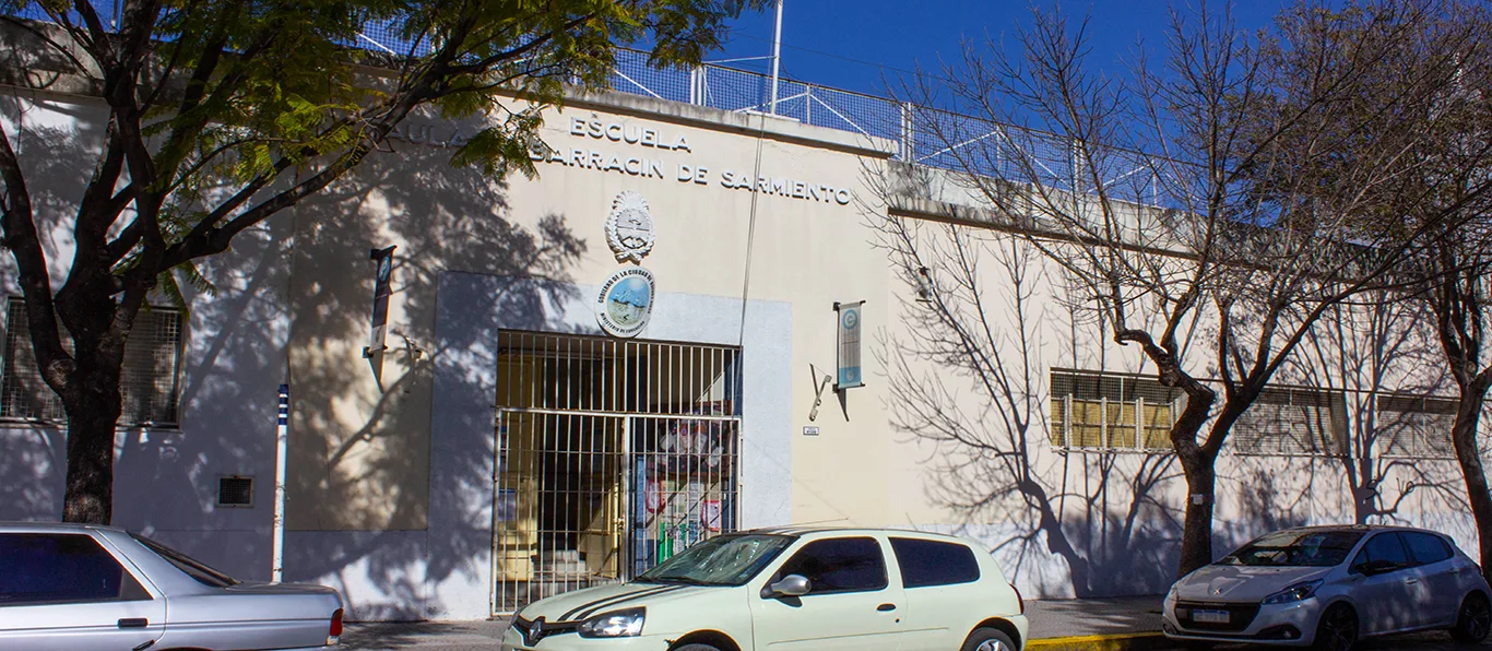 Fachada de Escuela Primaria Común N.º 25 D.E. 6 «Paula Albarracin»