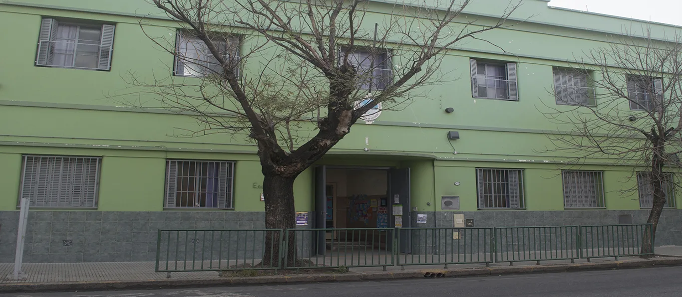 Fachada de Escuela Primaria Común N.º 11 D.E. 20 «Emilio Von Behring»