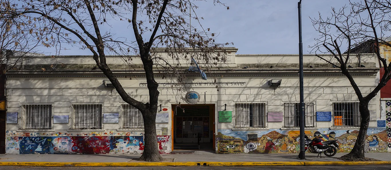 Fachada de Escuela Primaria Común N.º 23 D.E. 11 «Gral Manuel Savio»