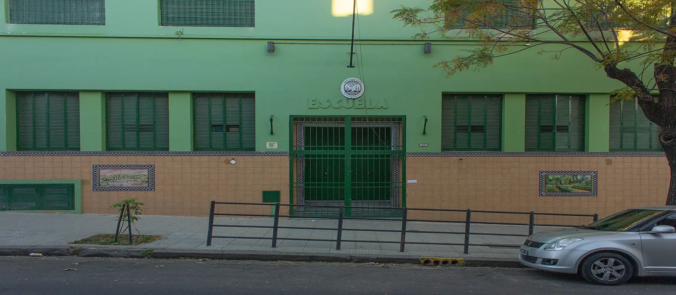 Fachada de Escuela Primaria Común N.º 11 D.E. 11 «Dr. Pedro Goyena»