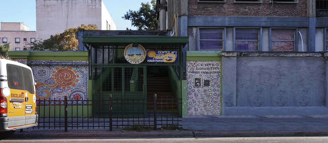 Fachada de Centros Educativos para Niños en Tiempos y Espacios Singulares N.º 1 D.E. 5