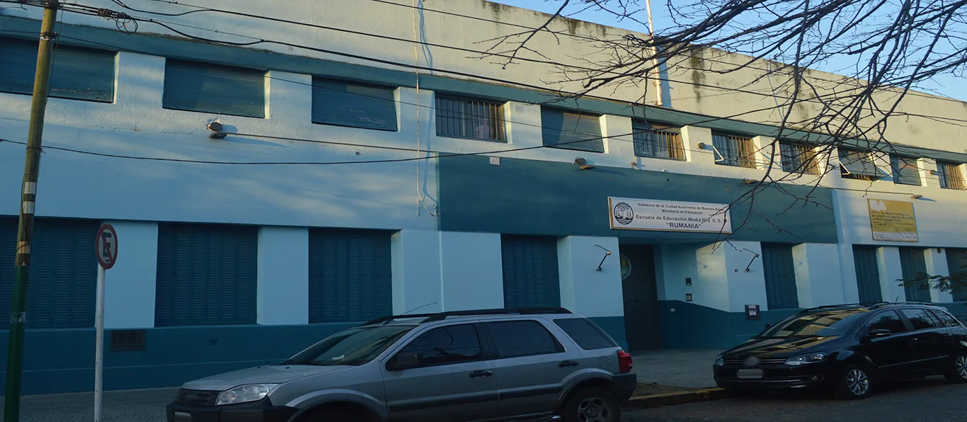 Fachada de Escuela de Educación Media N.º 2 D.E. 17 «Rumania»