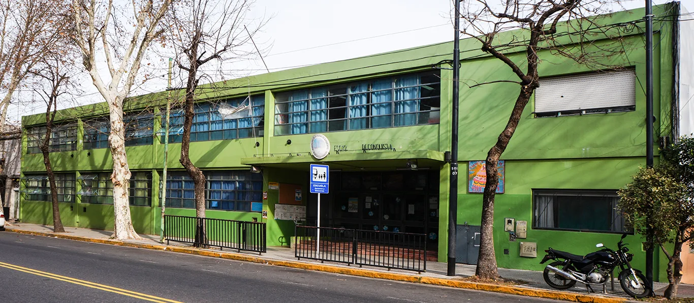 Fachada de Escuela Primaria Común N.º 12 D.E. 11 «Reconquista»