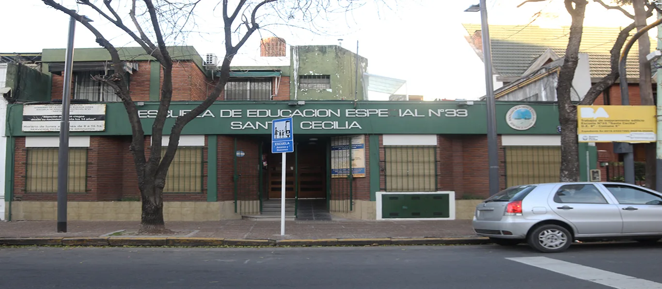 Fachada de Escuela de Educación Especial N.º 33 D.E. 8 «Niños, Niñas y Jóvenes con Discapacidad Visual N º 33 Santa Cecilia»