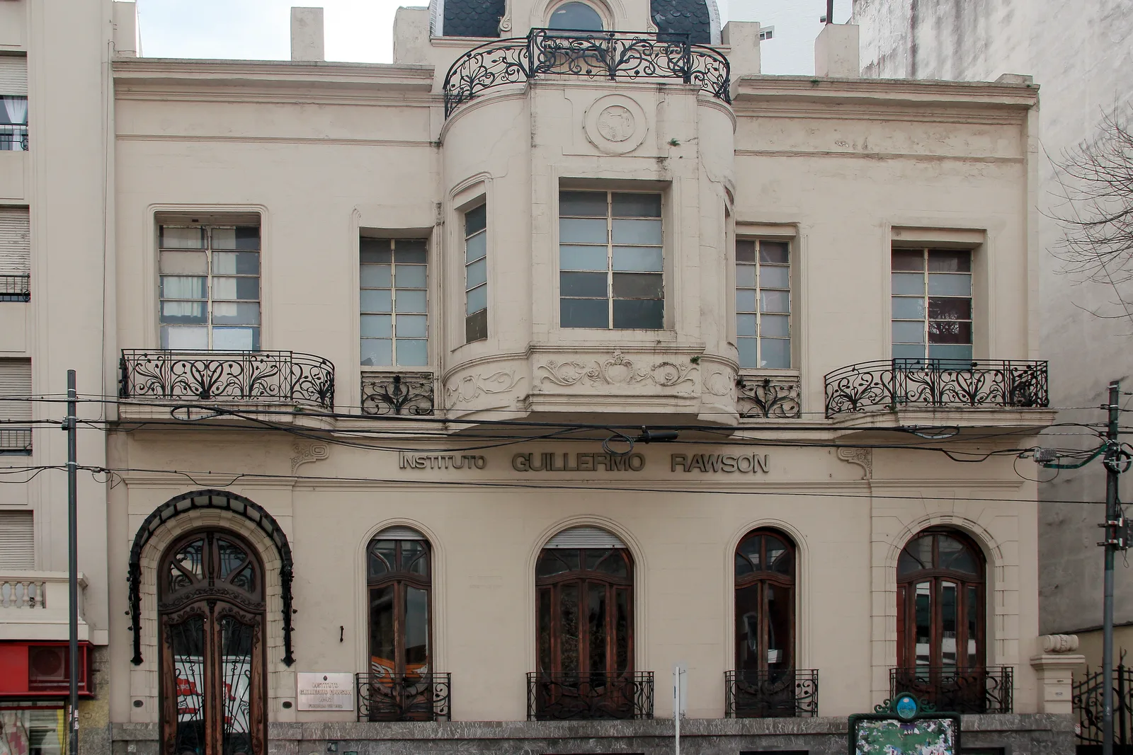 Fachada de Instituto Guillermo Rawson