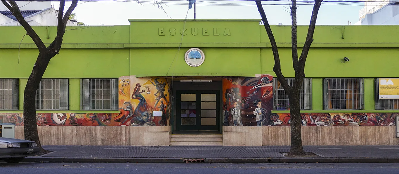Fachada de Escuela Primaria Común N.º 15 D.E. 7 «Gral José Gervasio de Artigas»