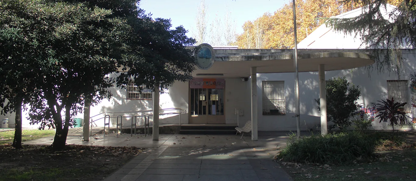 Fachada de Escuela de Reingreso N.º 9 D.E. 9 «Interdisciplinaria N º»