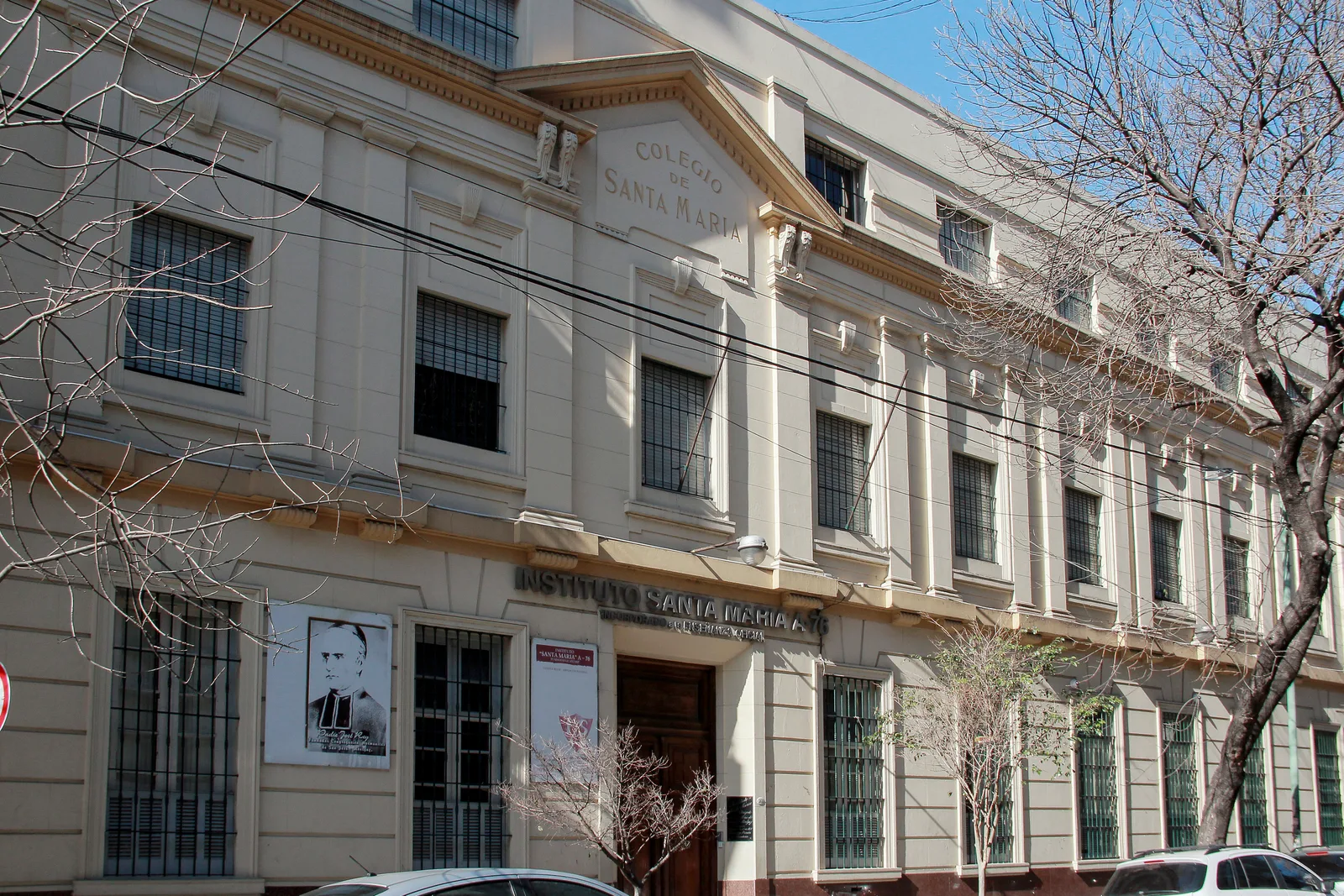 Fachada de Instituto Santa María