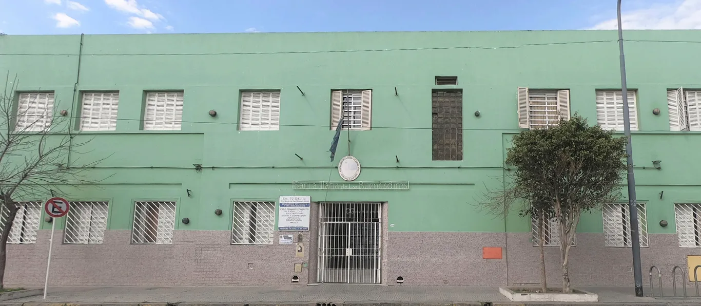Fachada de Escuela Primaria Común N.º 22 D.E. 13 «Santa María de los Buenos Aires»