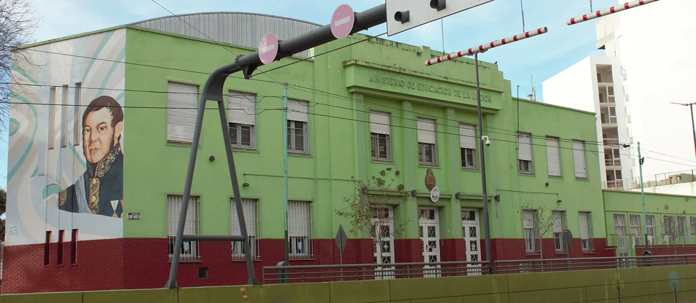 Fachada de Escuela Primaria Común N.º 2 D.E. 16 «República de Panamá»