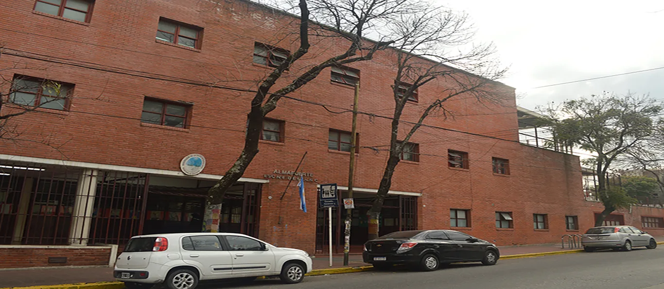 Fachada de Escuela Primaria Común N.º 8 D.E. 6 «Almafuerte»