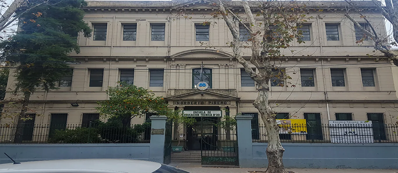 Fachada de Escuela Técnica N.º 30 D.E. 2 «Norberto Piñero»
