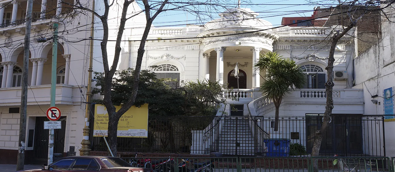 Fachada de Escuela Técnica N.º 4 D.E. 5 «República del Líbano»