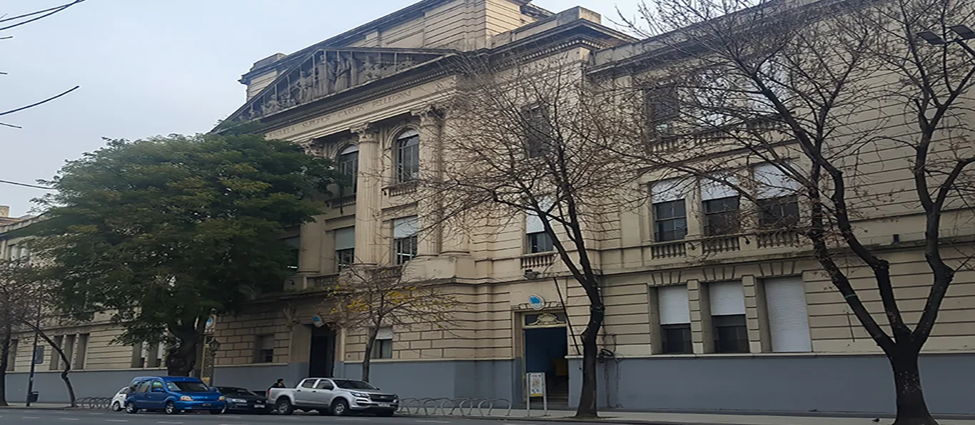 Fachada de Escuela Primaria Común N.º 22 D.E. 3 «Carlos Pellegrini»
