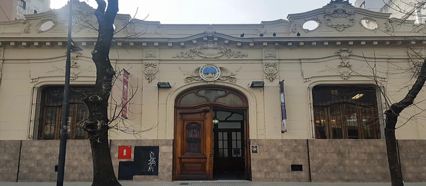 Fachada de Escuela de Comercio N.º 34 D.E. 3 «Monseñor Miguel de Andrea»