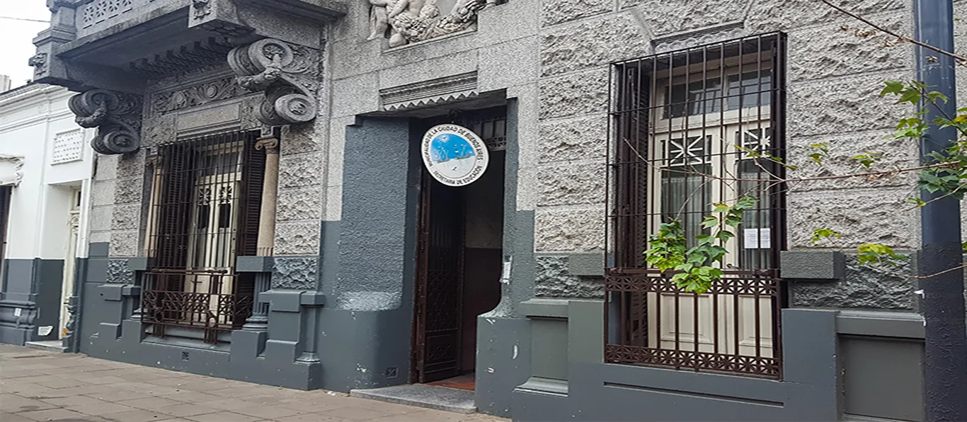 Fachada de Colegio N.º 10 D.E. 8 «José de San Martín»