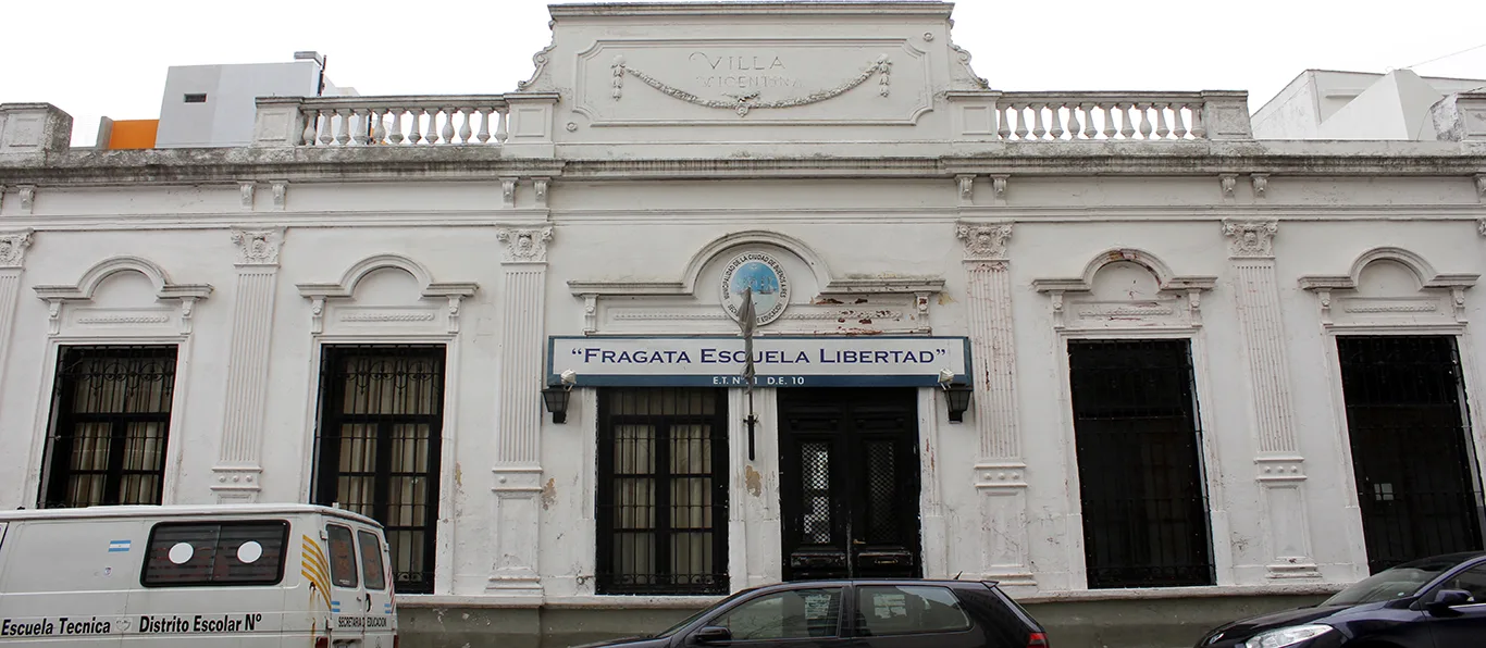Fachada de Escuela Técnica N.º 21 D.E. 10 «Fragata Escuela Libertad»