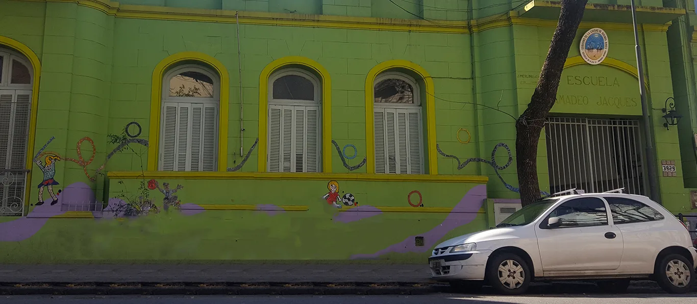 Fachada de Escuela Primaria Común N.º 4 D.E. 2 «Amadeo Jacques»