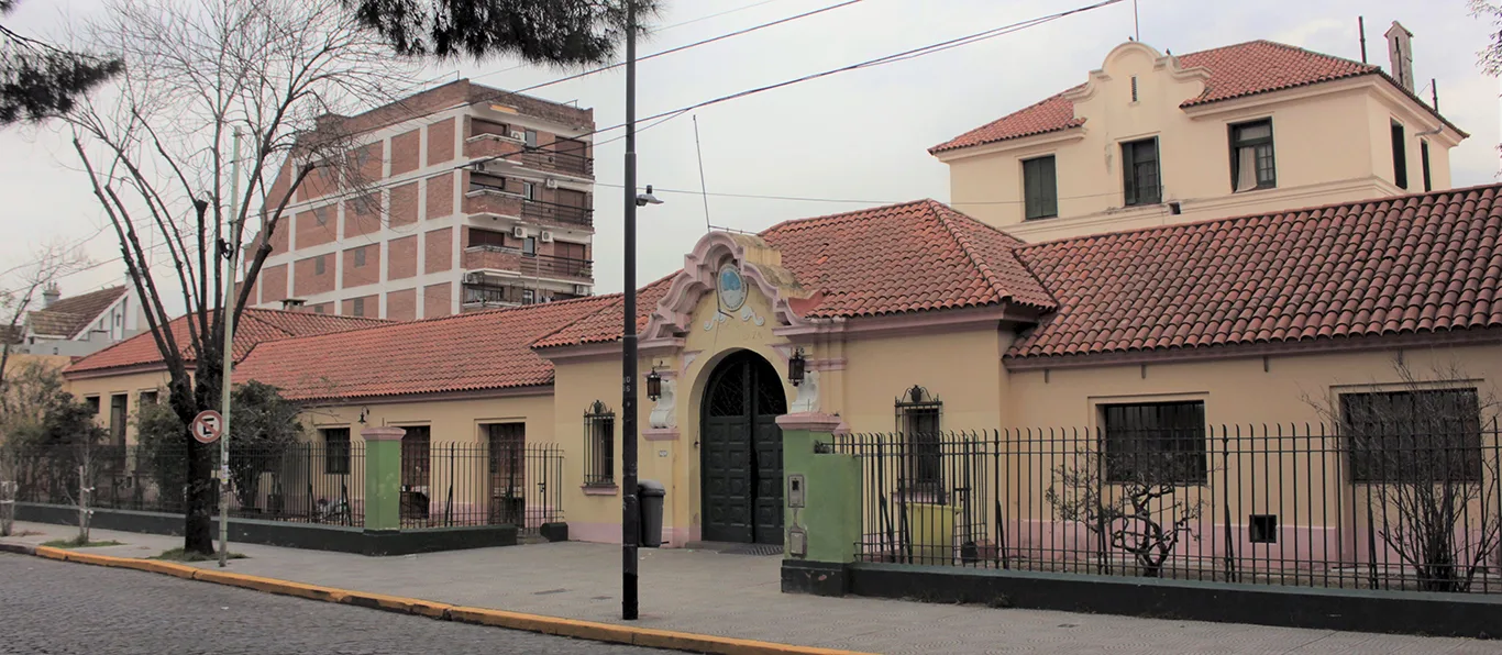 Fachada de Escuela Primaria Común N.º 23 D.E. 17 «Abel Ayerza»