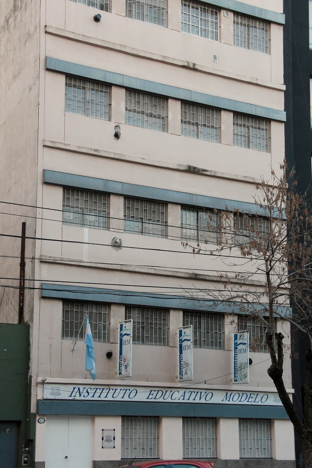 Fachada de Instituto Educativo Modelo