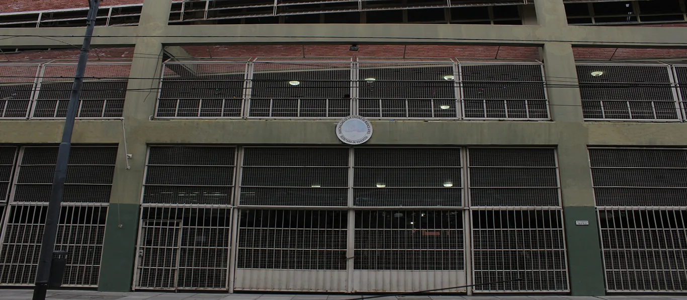 Fachada de Escuela Primaria Común N.º 9 D.E. 10 «Evaristo Julio Badia»