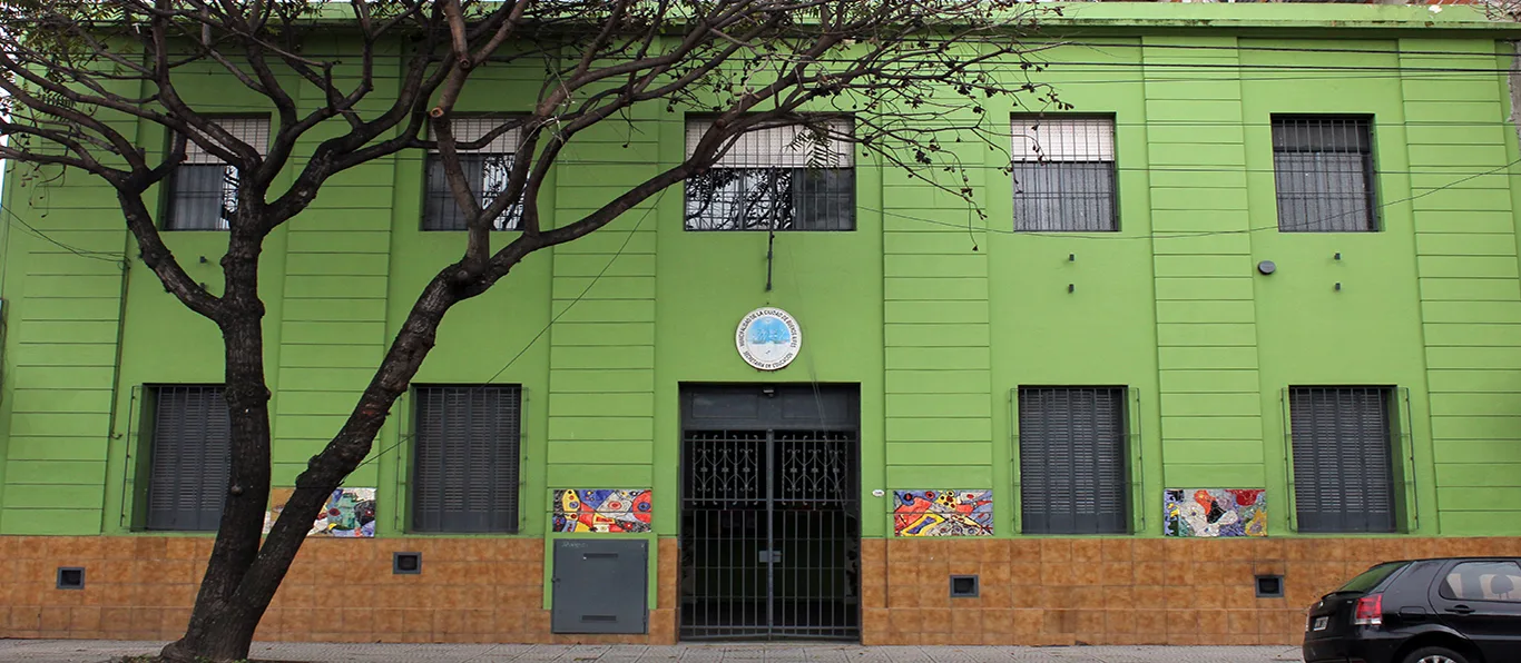 Fachada de Escuela de Reingreso N.º 16 D.E. 16 «Interdisciplinaria N º 16 Gral Ing. Mosconi»