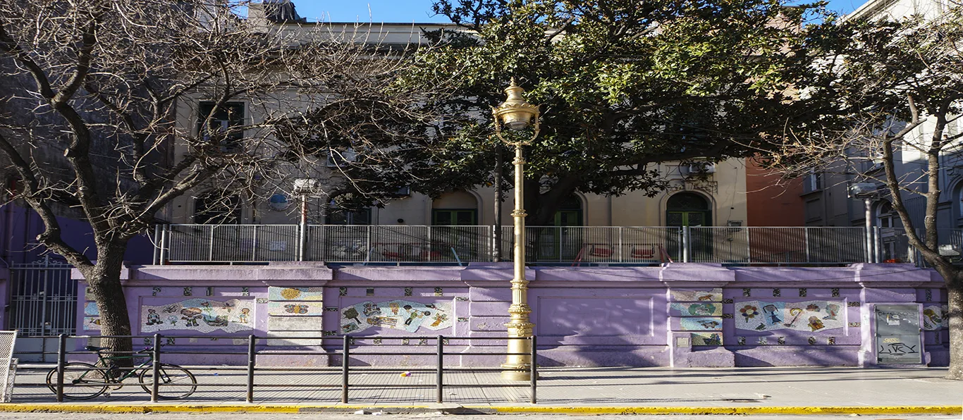 Fachada de Escuela Infantil N.º 6 D.E. 5 «Rosario Vera Peñaloza»