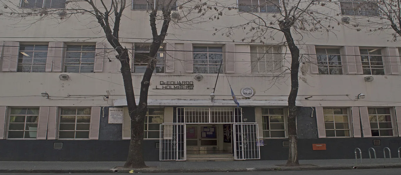 Fachada de Escuela Primaria Común N.º 3 D.E. 13 «Eduardo Ladislao Holmberg»