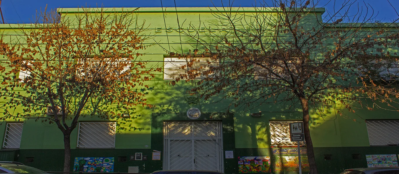 Fachada de Escuela Primaria Común N.º 20 D.E. 11 «Antonio Alice»