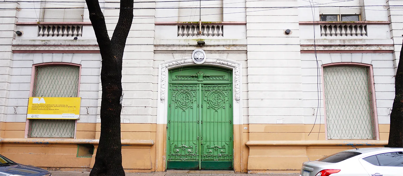 Fachada de Escuela de Educación Media N.º 7 D.E. 4 «Esc de la Ribera»
