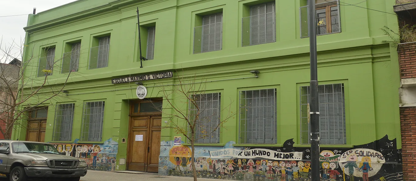 Fachada de Escuela Primaria Común N.º 2 D.E. 11 «Maximio Saba Victoria»