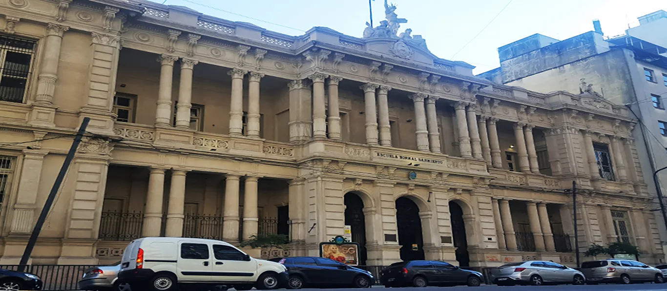 Fachada de Liceos N.º 7 D.E. 1 «Domingo Faustino Sarmiento»