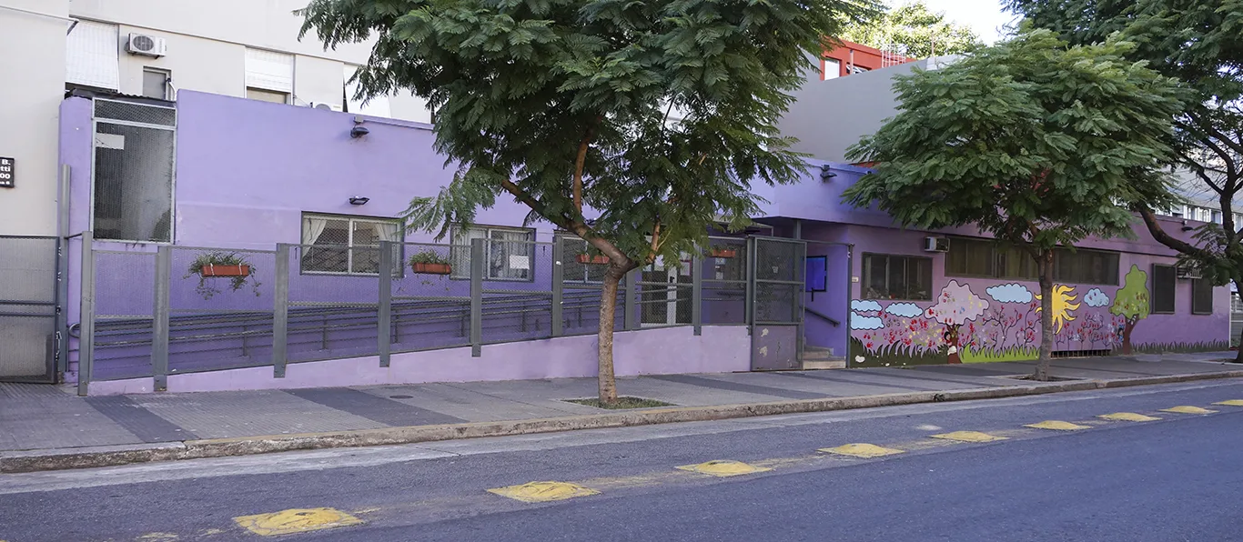 Fachada de Jardín Maternal N.º 5 D.E. 7 «Jacarandá»