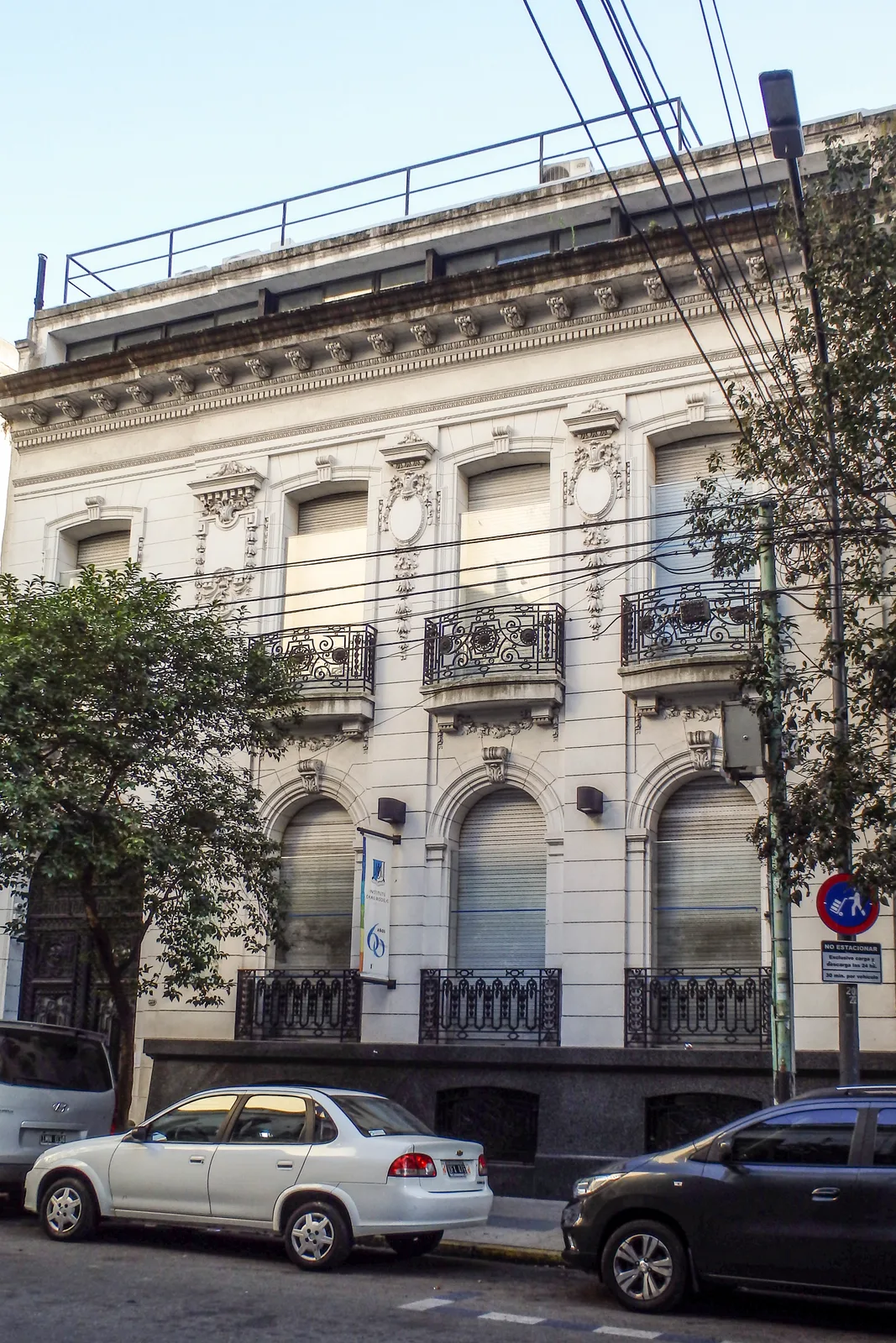 Fachada de Instituto Oral Modelo