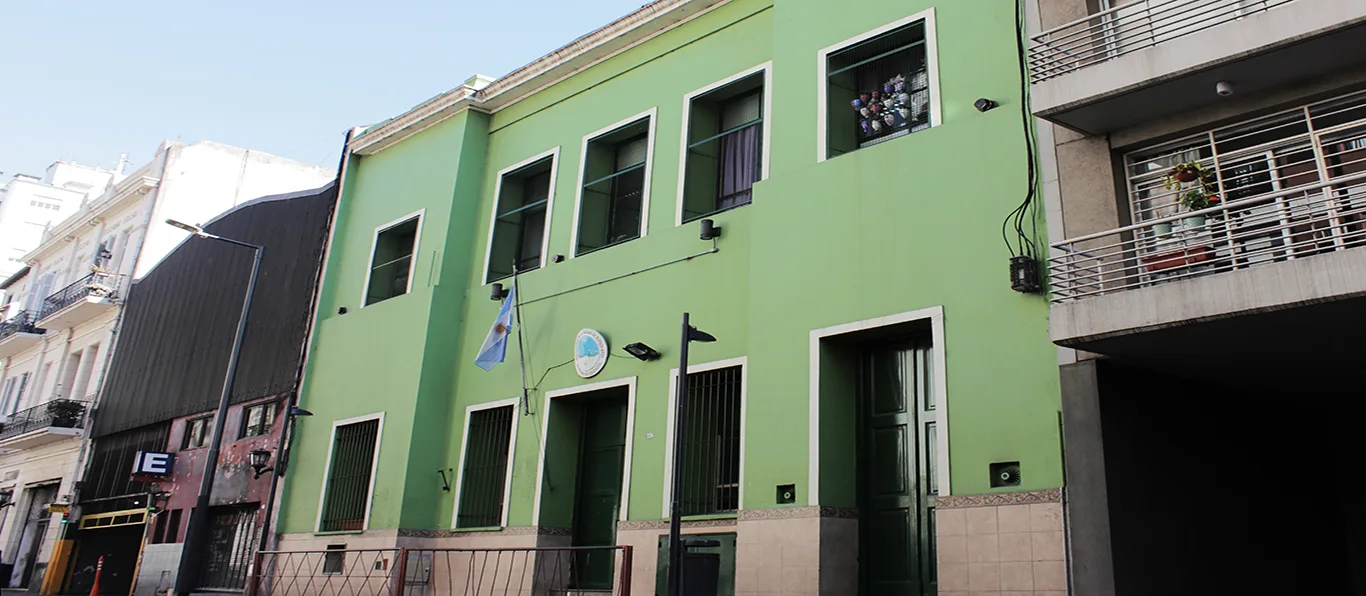 Fachada de Escuela Primaria Común N.º 27 D.E. 4 «Dean Gregorio Funes»