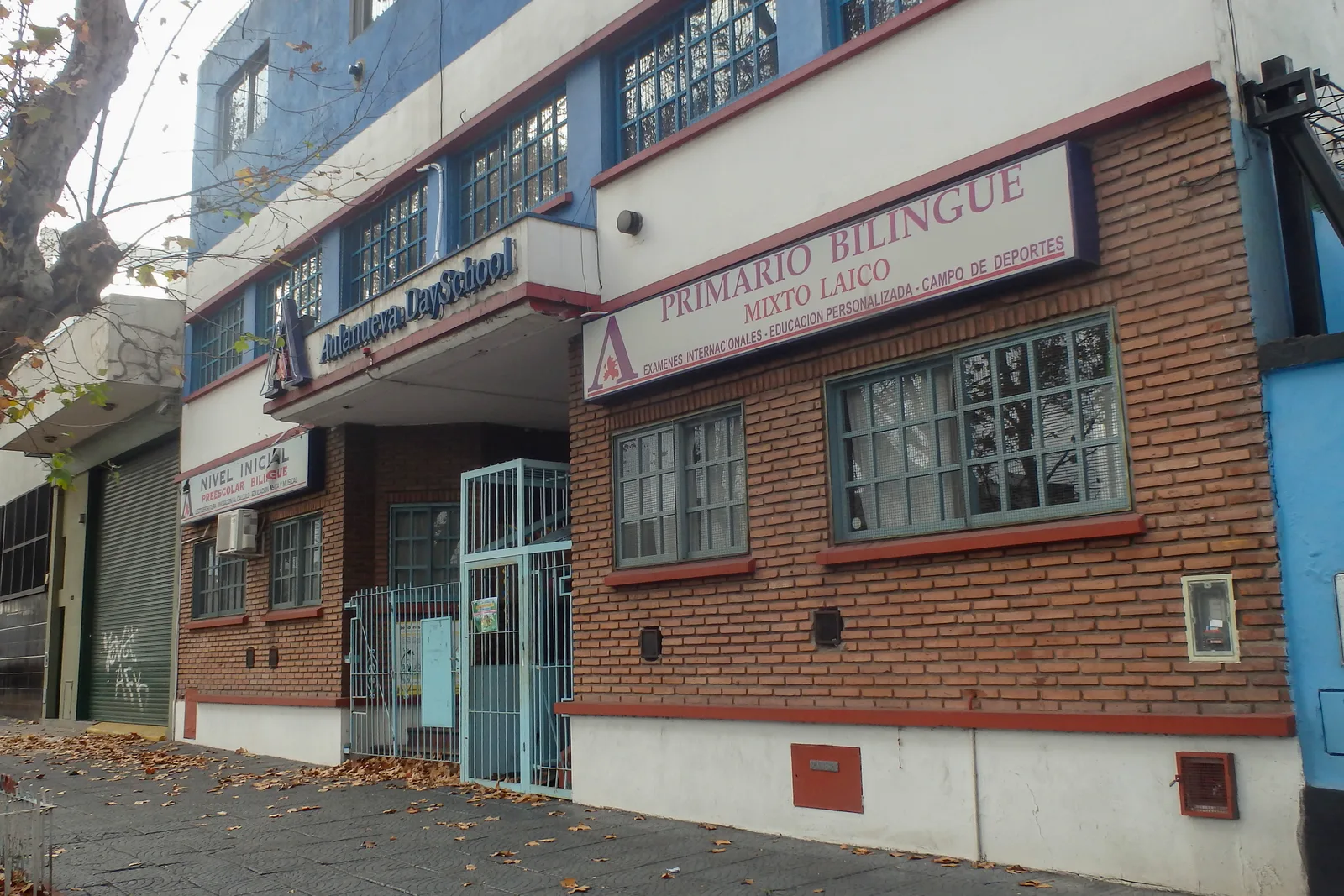 Fachada de Aula Nueva