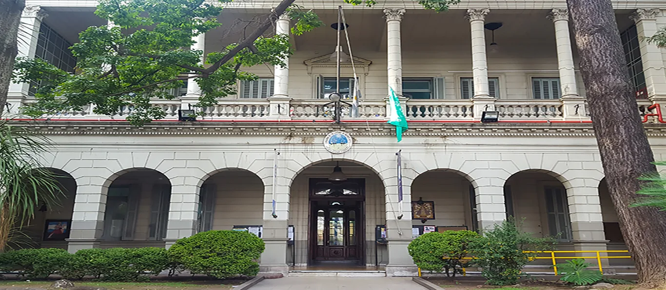 Fachada de Escuela Normal Superior N.º 8 D.E. 6 «Pte Julio Argentino Roca»