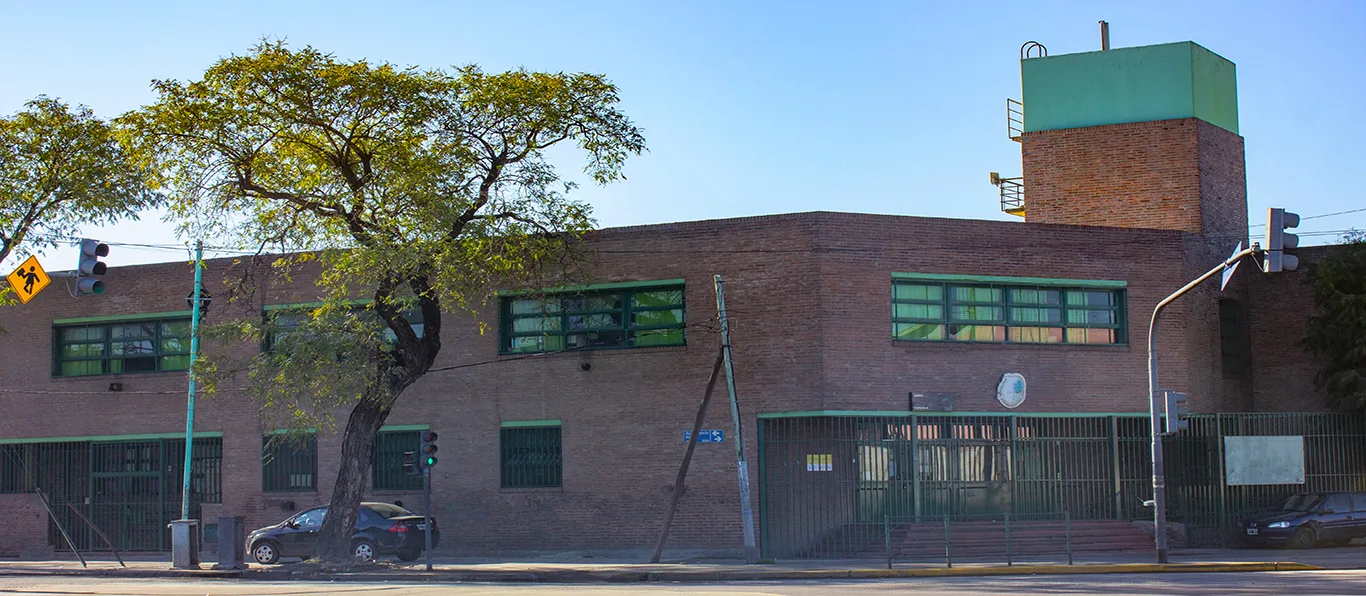 Fachada de Escuela Primaria Común N.º 10 D.E. 5 «Dean Diego Estanislado de Zavaleta»