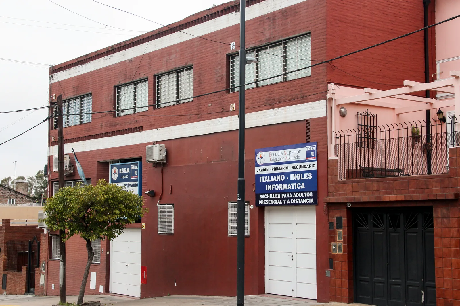 Fachada de E.s.b.a. Lugano