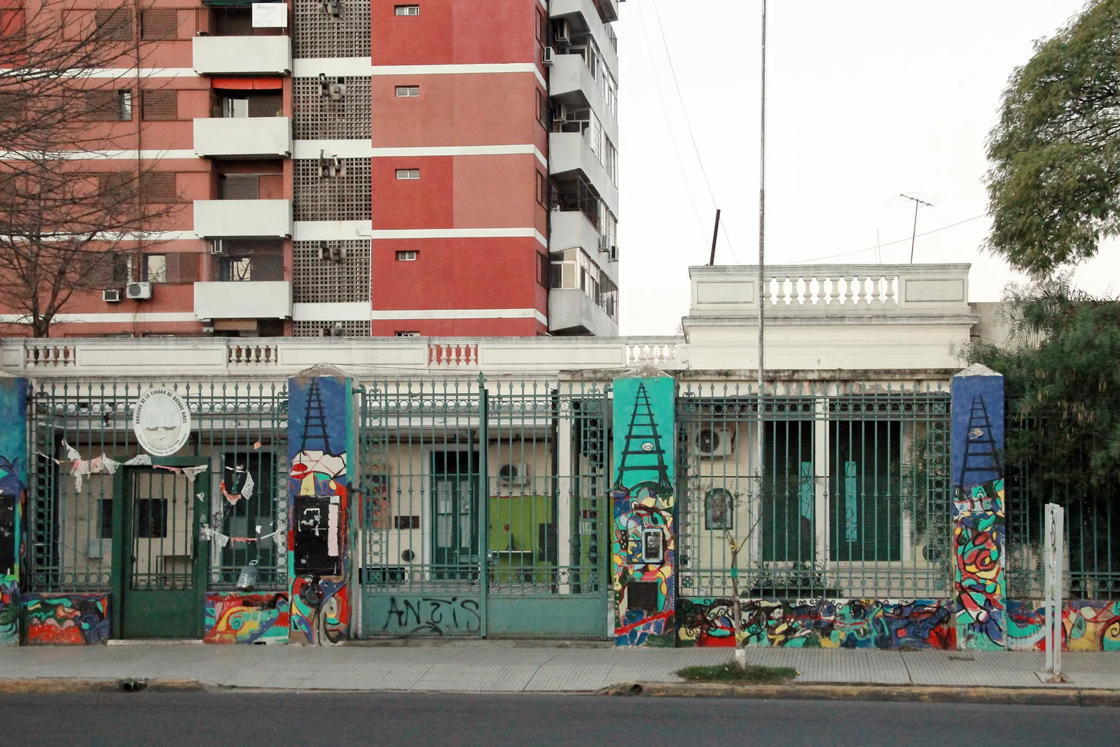Fachada de Instituto Vocacional de Arte «Manuel José de Labardén»