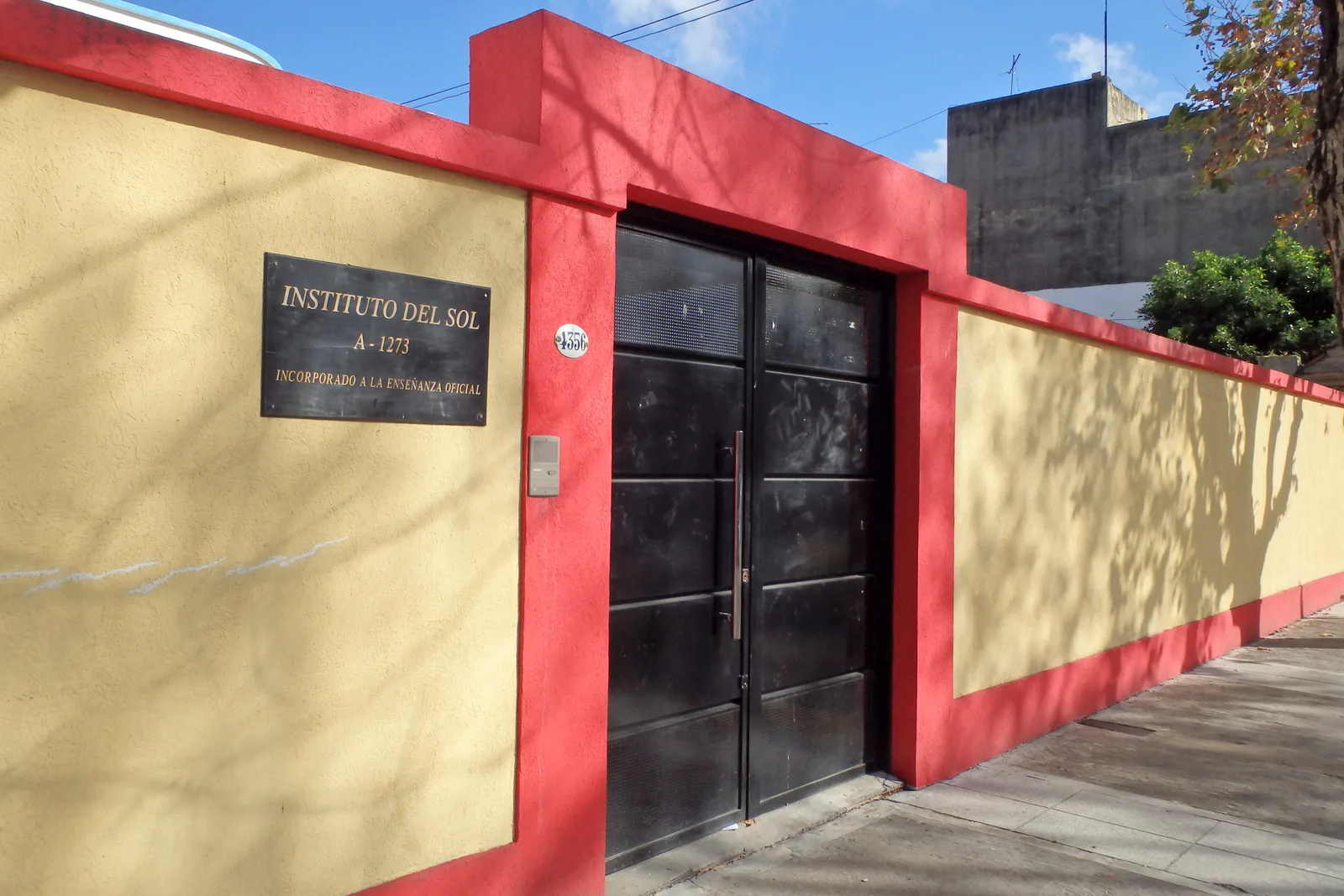 Fachada de Instituto del Sol