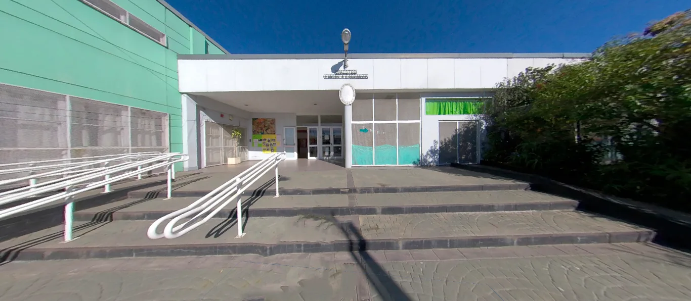 Fachada de Escuela Primaria Común N.º 20 D.E. 19 «Maestro Carlos Alberto Carranza»