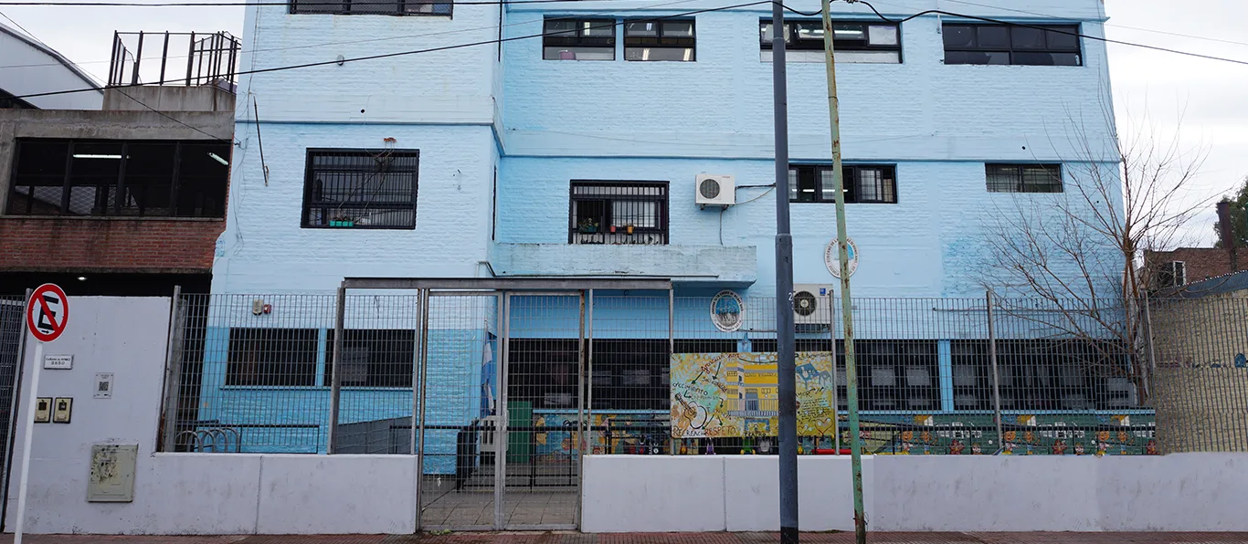 Fachada de Escuela de Educación Media N.º 2 D.E. 20 «Pampero»