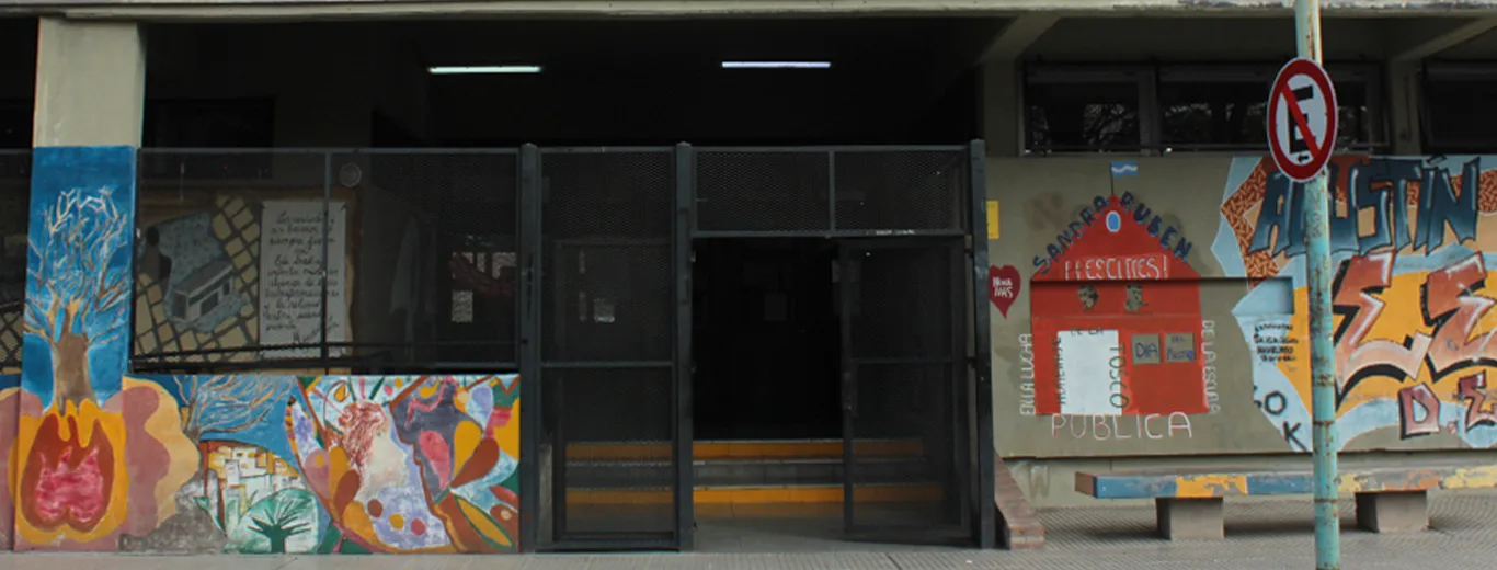 Fachada de Escuela de Educación Media N.º 2 D.E. 16 «Agustín Tosco»