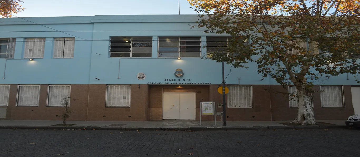 Fachada de Escuela de Reingreso N.º 1 D.E. 18 «Caídos de Malvinas»