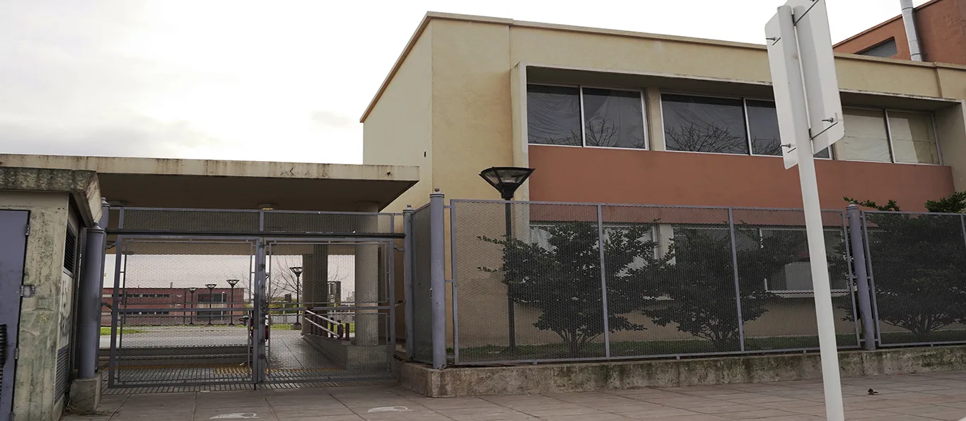 Fachada de Escuela de Reingreso N.º 5 D.E. 19