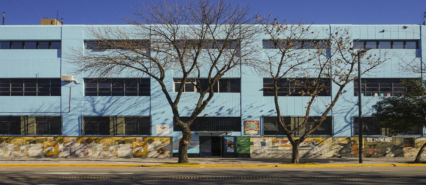Fachada de Escuela de Reingreso N.º 2 D.E. 4 «Trabajadores Gráficos»
