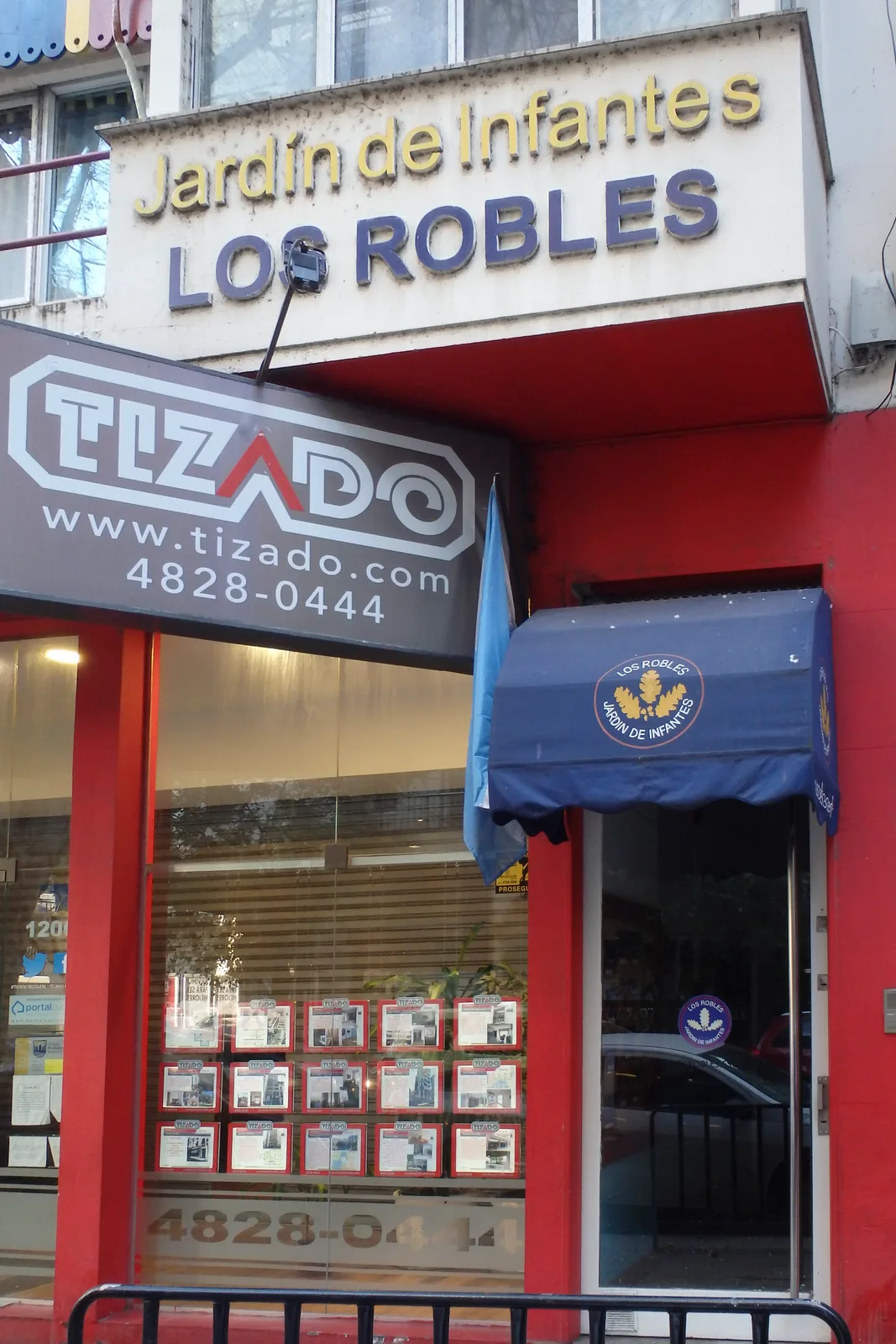 Fachada de Jardín los Robles
