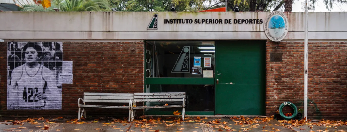 Fachada de Escuela de Educación Media N.º 3 D.E. 10 «Miguel B Sánchez»